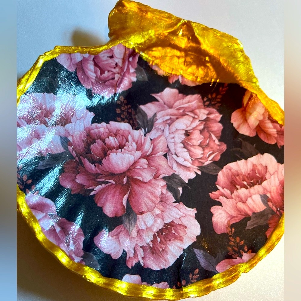 Handcrafted Shell Pink Floral Dish Decoupage - Picture 2 of 3